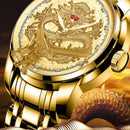 Goldene Uhr mit Drachenprägung