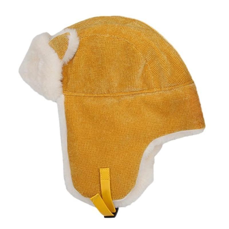 Cappello russo con orecchie di gatto